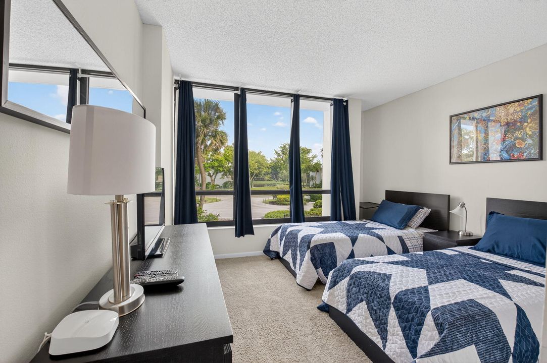 合同活跃: $4,200 (2 贝兹, 2 浴室, 1054 平方英尺)