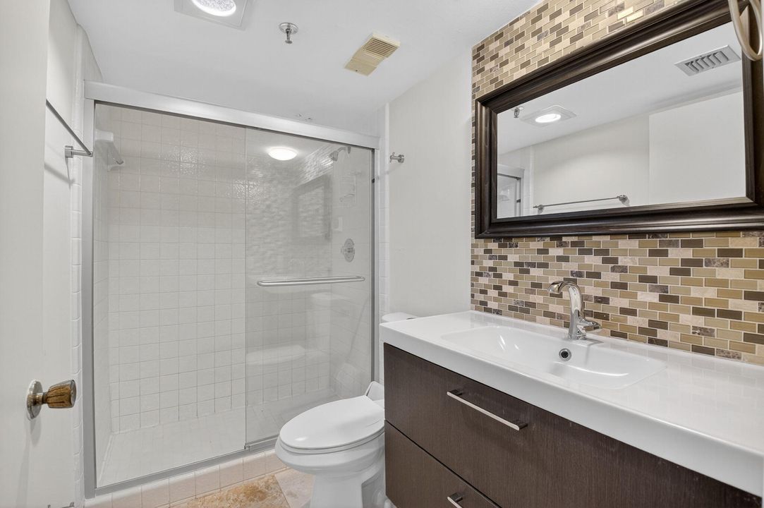 合同活跃: $4,200 (2 贝兹, 2 浴室, 1054 平方英尺)