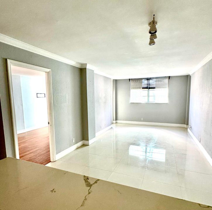 For Sale: $199,000 (1 beds, 1 baths, 675 Square Feet)