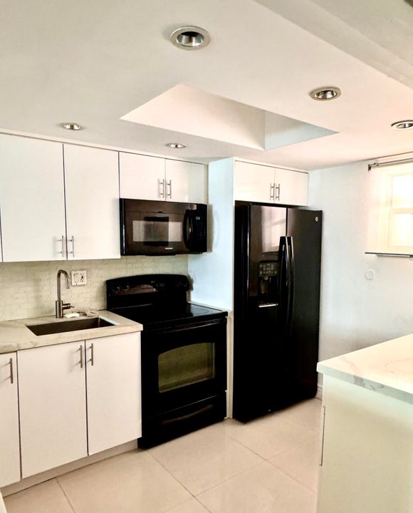 For Sale: $199,000 (1 beds, 1 baths, 675 Square Feet)