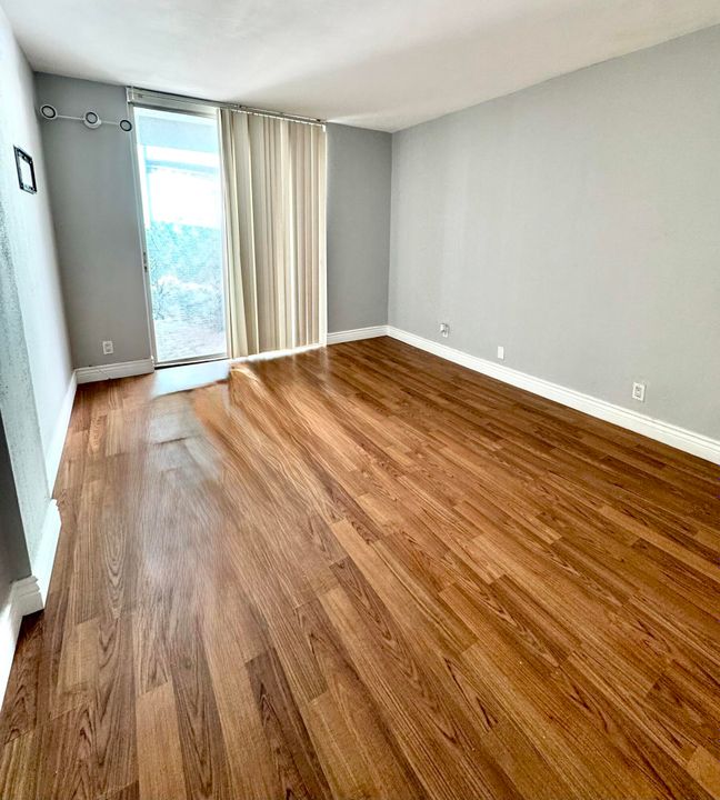 For Sale: $199,000 (1 beds, 1 baths, 675 Square Feet)