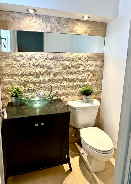 For Sale: $199,000 (1 beds, 1 baths, 675 Square Feet)