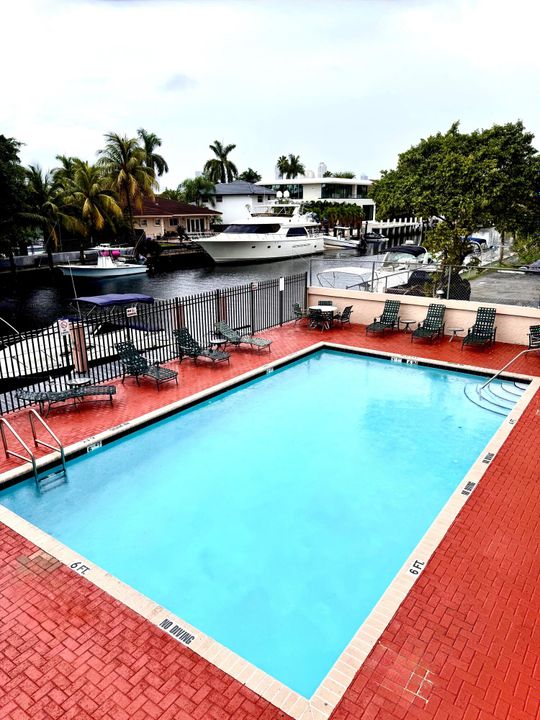 For Sale: $199,000 (1 beds, 1 baths, 675 Square Feet)