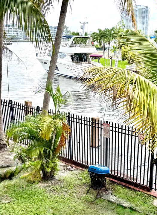 For Sale: $199,000 (1 beds, 1 baths, 675 Square Feet)