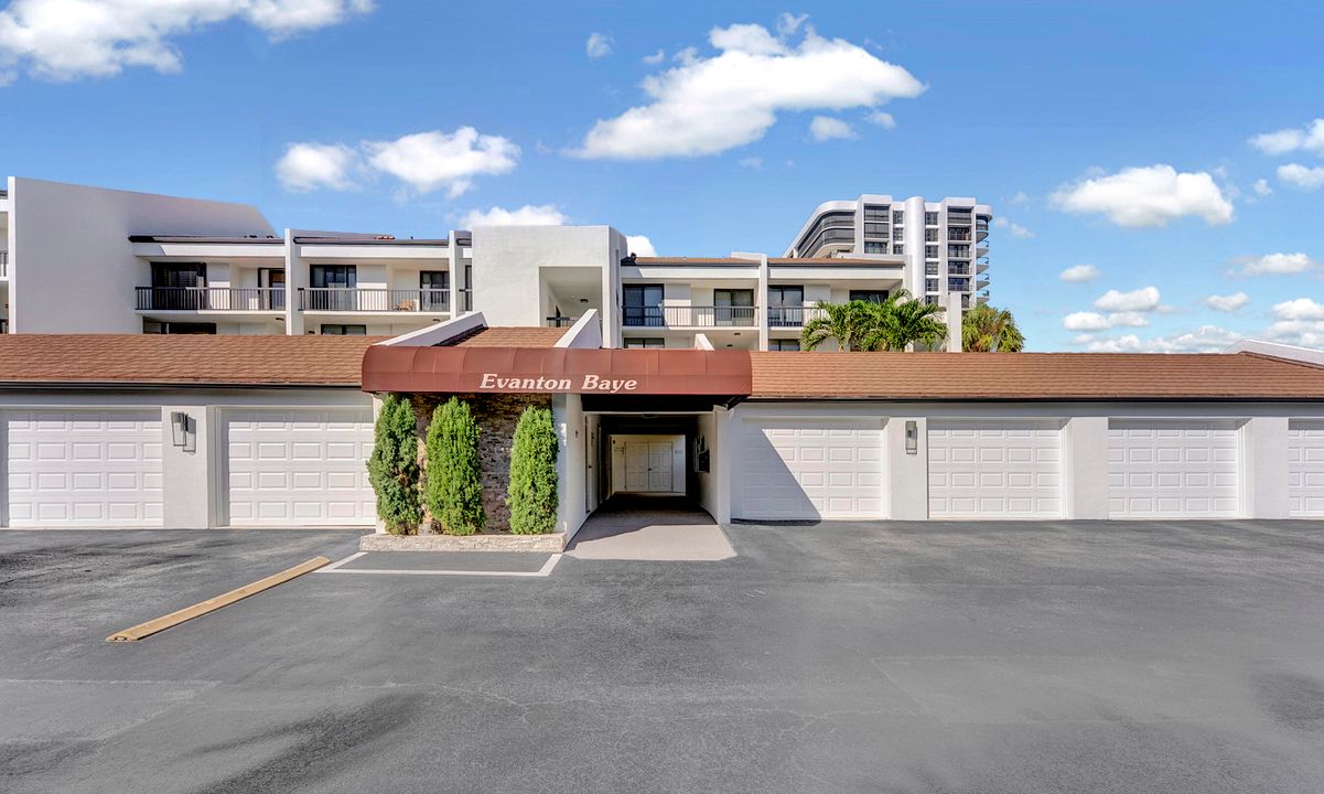 For Sale: $1,400,000 (3 beds, 2 baths, 2206 Square Feet)