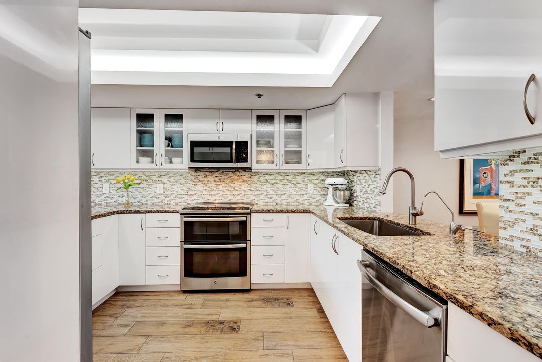 For Sale: $1,400,000 (3 beds, 2 baths, 2206 Square Feet)