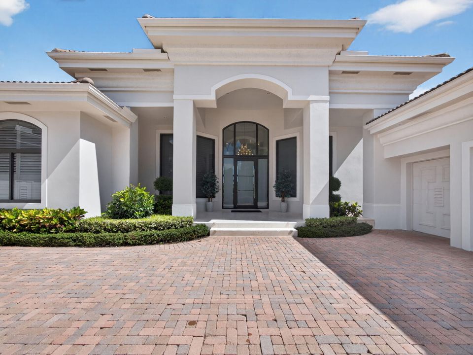 For Sale: $6,299,000 (5 beds, 6 baths, 5936 Square Feet)