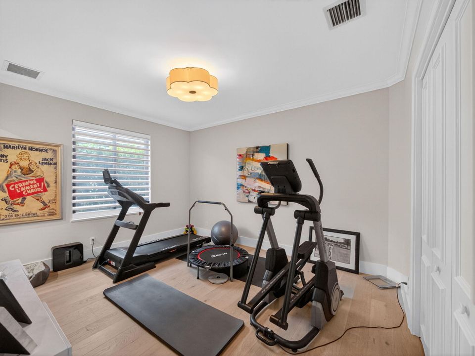 For Sale: $6,299,000 (5 beds, 6 baths, 5936 Square Feet)