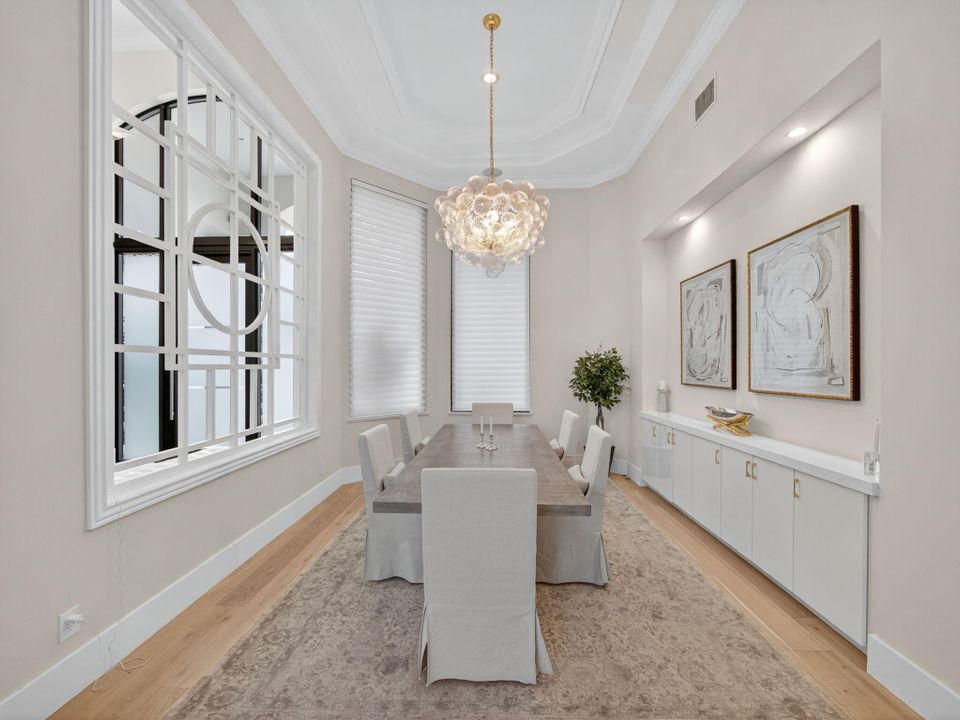 For Sale: $6,299,000 (5 beds, 6 baths, 5936 Square Feet)