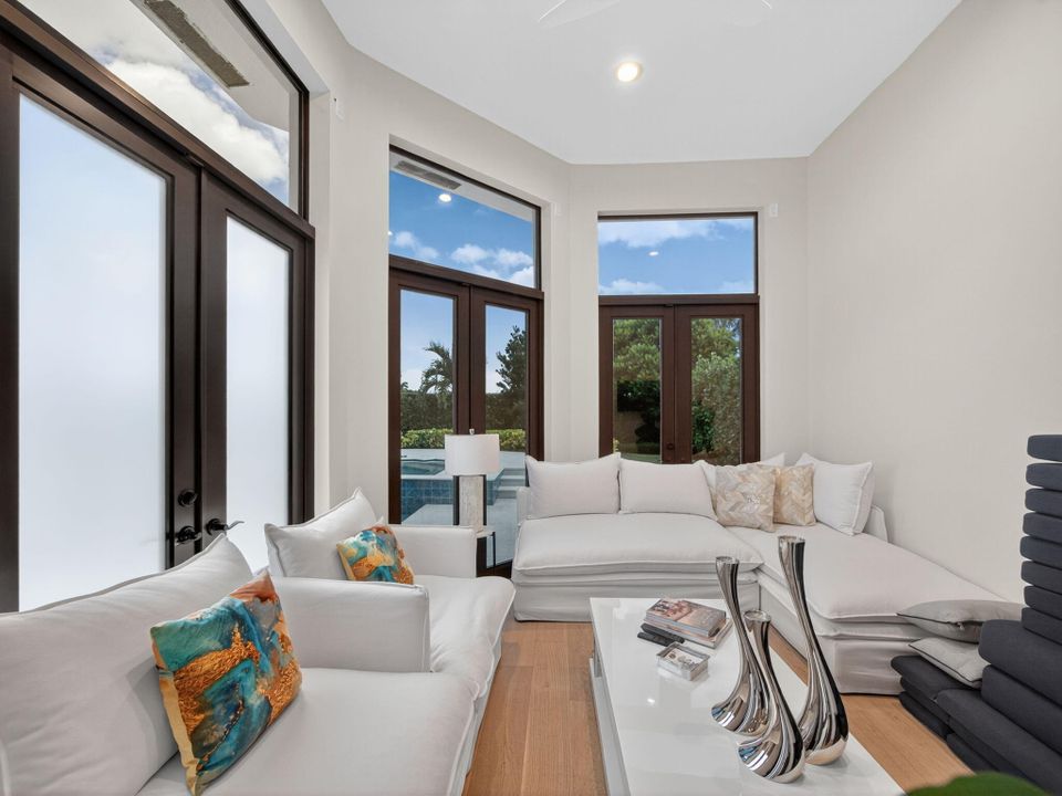 For Sale: $6,299,000 (5 beds, 6 baths, 5936 Square Feet)