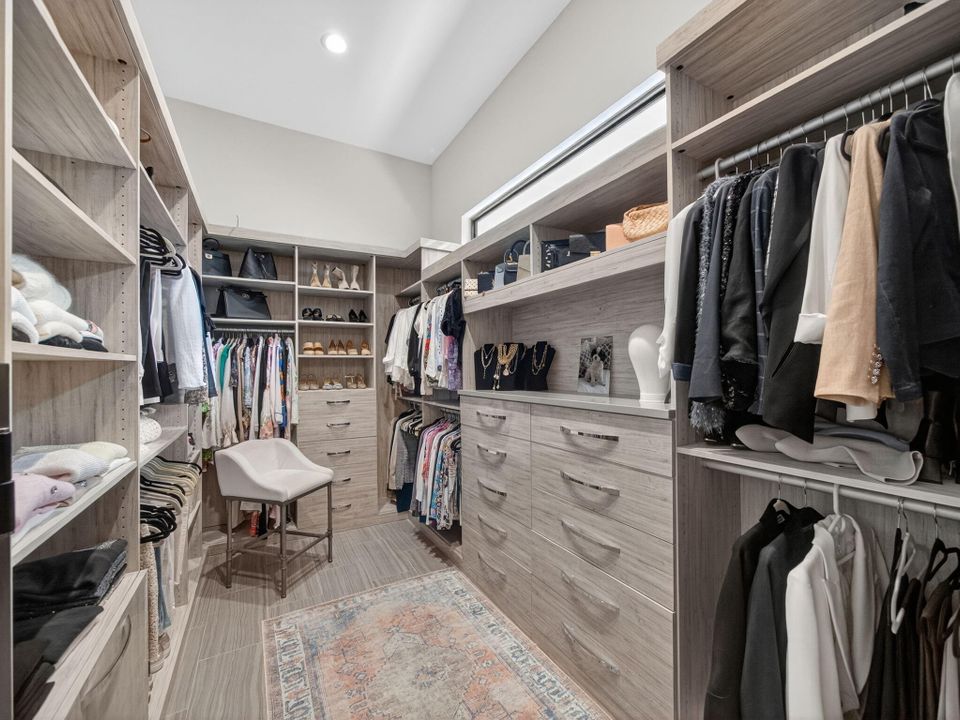 For Sale: $6,299,000 (5 beds, 6 baths, 5936 Square Feet)