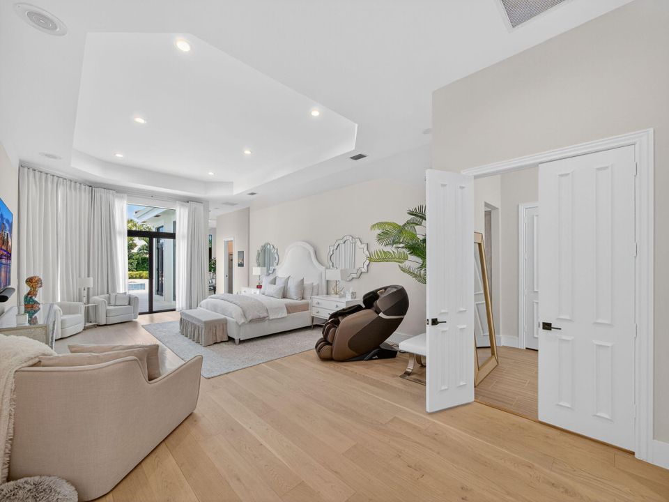 For Sale: $6,299,000 (5 beds, 6 baths, 5936 Square Feet)