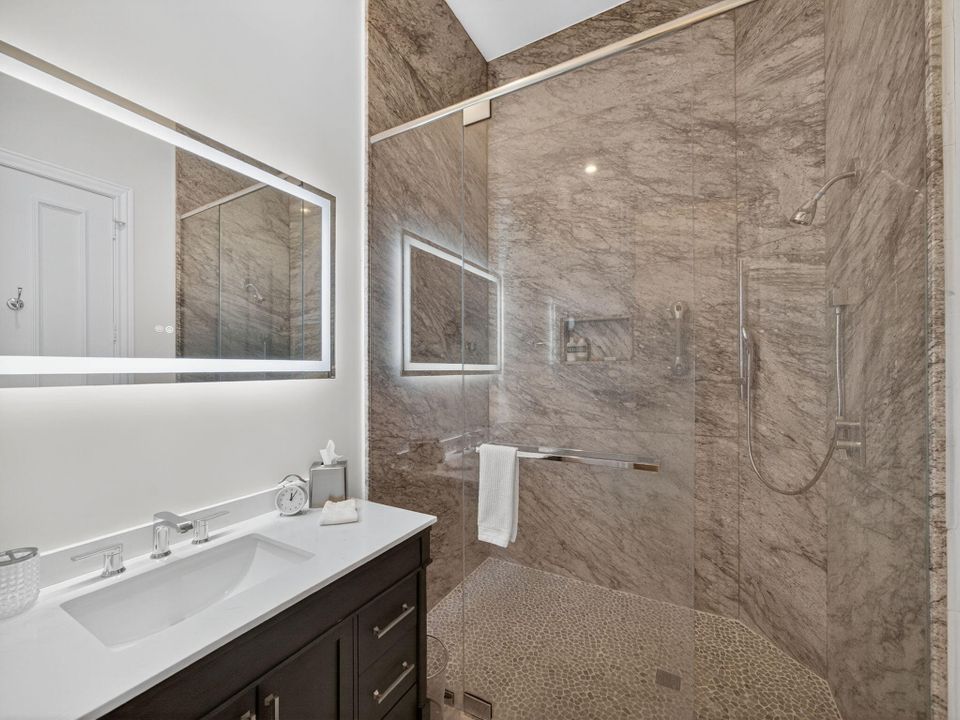 For Sale: $6,299,000 (5 beds, 6 baths, 5936 Square Feet)