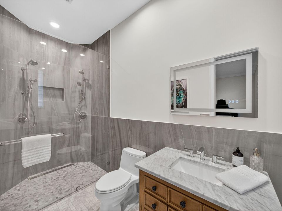 For Sale: $6,299,000 (5 beds, 6 baths, 5936 Square Feet)