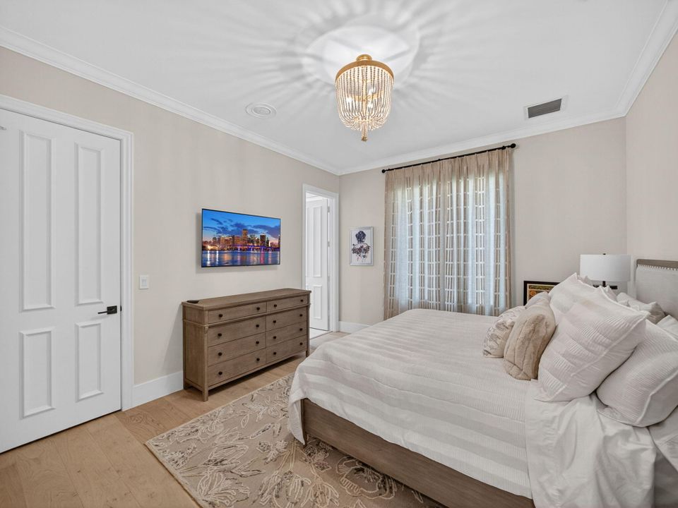 For Sale: $6,299,000 (5 beds, 6 baths, 5936 Square Feet)