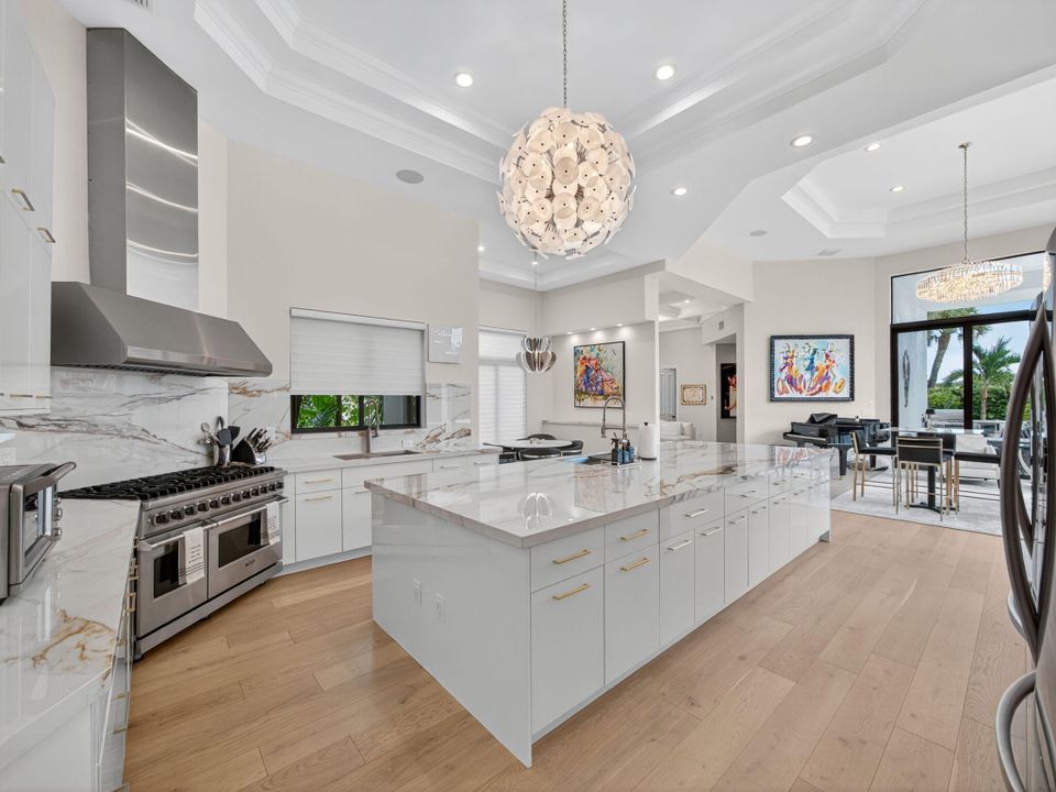 For Sale: $6,299,000 (5 beds, 6 baths, 5936 Square Feet)