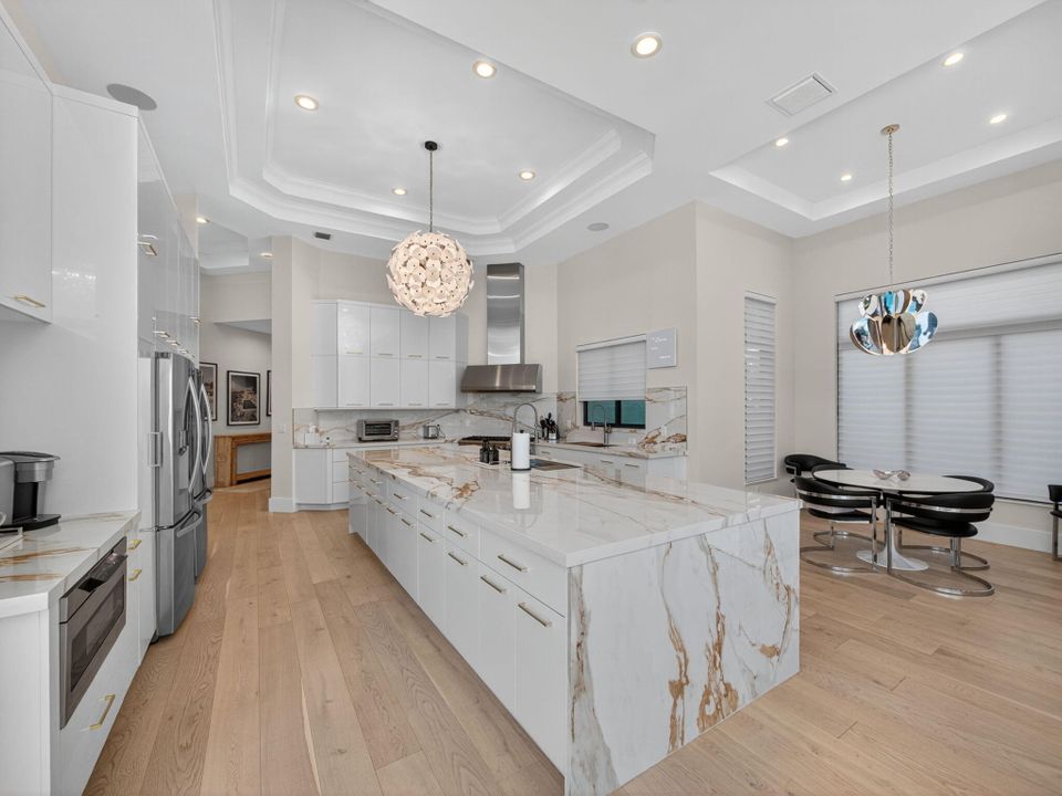 For Sale: $6,299,000 (5 beds, 6 baths, 5936 Square Feet)