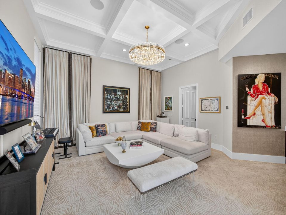 For Sale: $6,299,000 (5 beds, 6 baths, 5936 Square Feet)