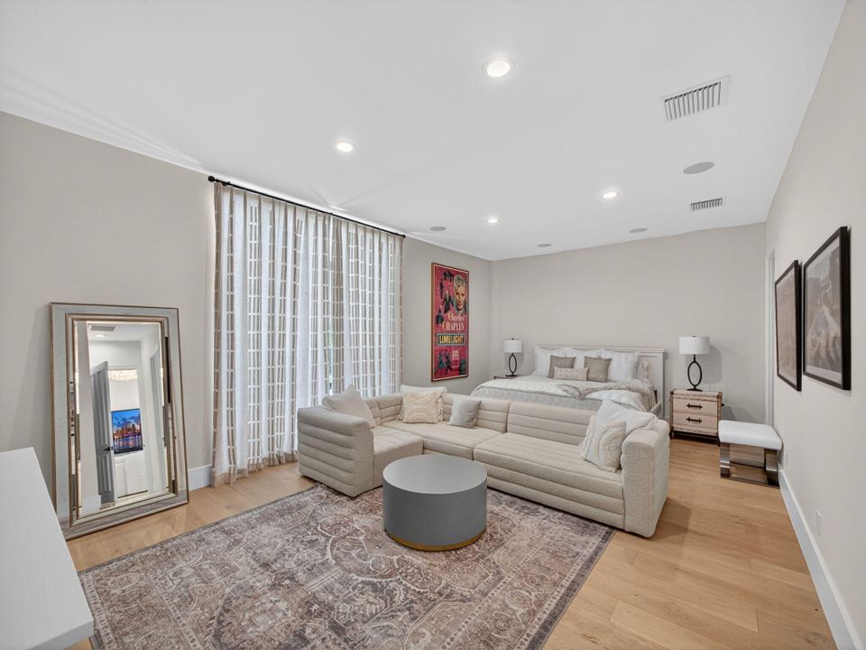 For Sale: $6,299,000 (5 beds, 6 baths, 5936 Square Feet)