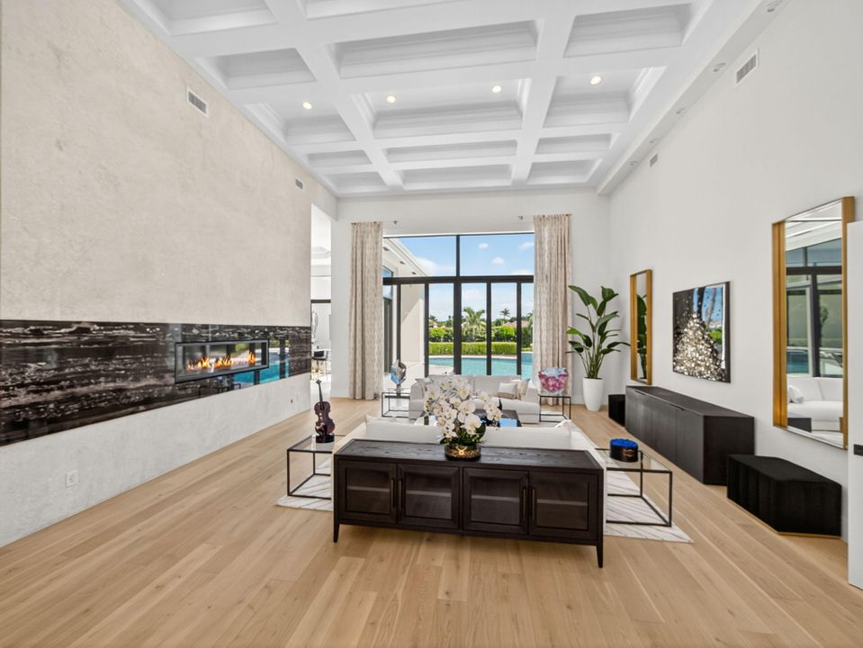 For Sale: $6,299,000 (5 beds, 6 baths, 5936 Square Feet)