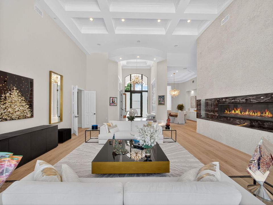 For Sale: $6,299,000 (5 beds, 6 baths, 5936 Square Feet)