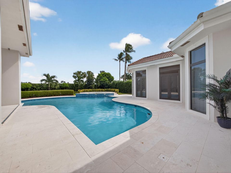 For Sale: $6,299,000 (5 beds, 6 baths, 5936 Square Feet)