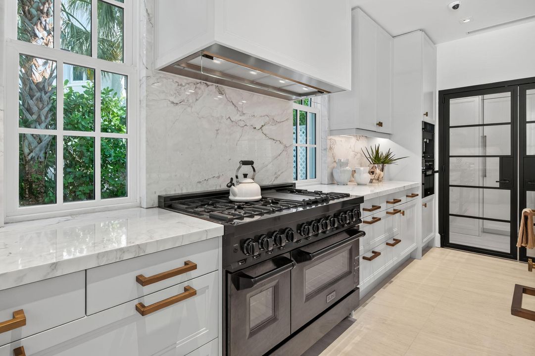 For Rent: $110,000 (5 beds, 5 baths, 4552 Square Feet)