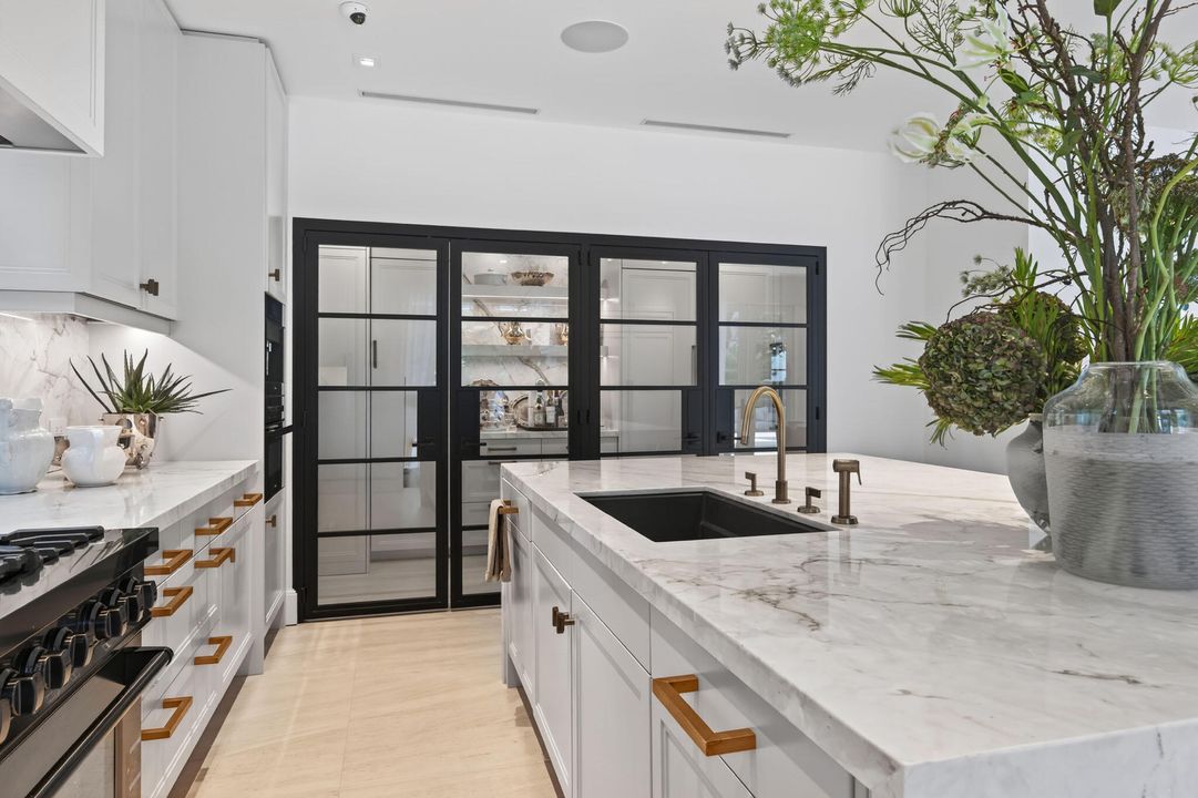 For Rent: $110,000 (5 beds, 5 baths, 4552 Square Feet)