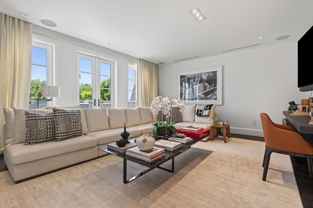 For Rent: $110,000 (5 beds, 5 baths, 4552 Square Feet)