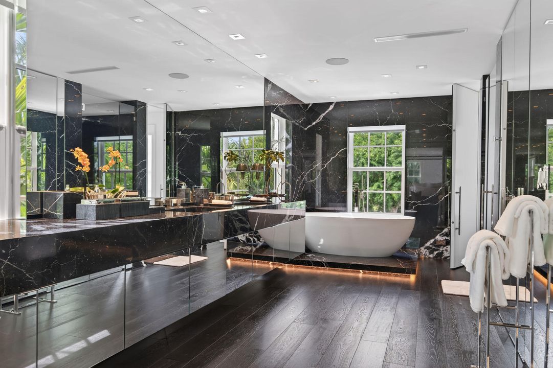 For Rent: $110,000 (5 beds, 5 baths, 4552 Square Feet)