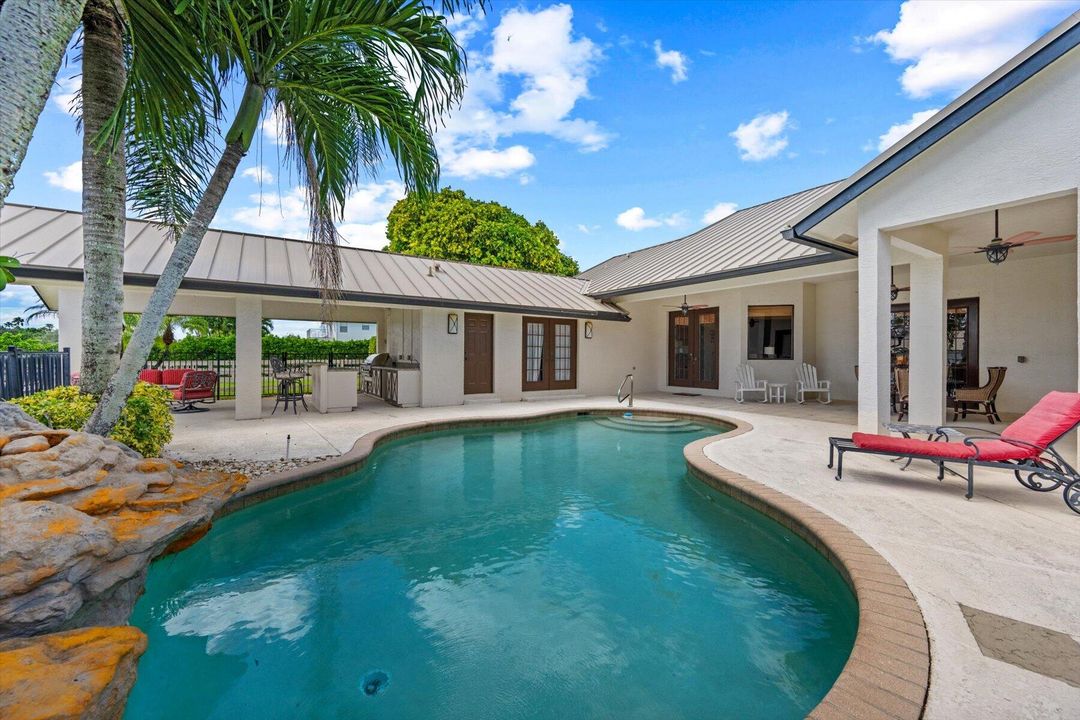 For Sale: $5,150,000 (8 beds, 7 baths, 3425 Square Feet)