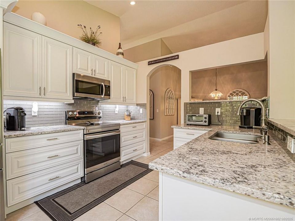 На продажу: $615,000 (3 спален, 2 ванн, 1863 Квадратных фут)