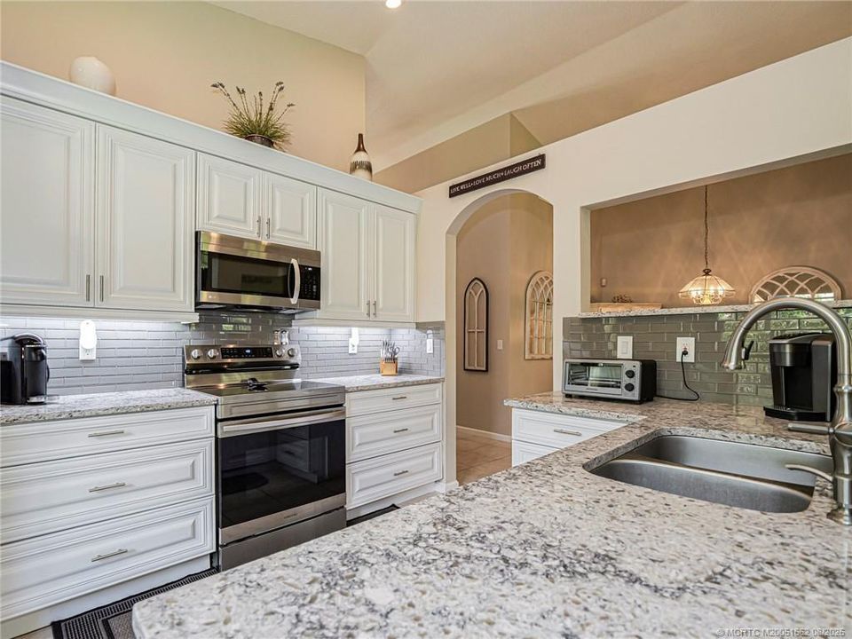 На продажу: $615,000 (3 спален, 2 ванн, 1863 Квадратных фут)