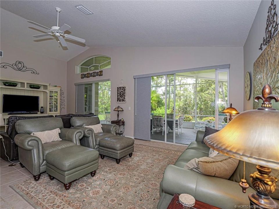 На продажу: $615,000 (3 спален, 2 ванн, 1863 Квадратных фут)