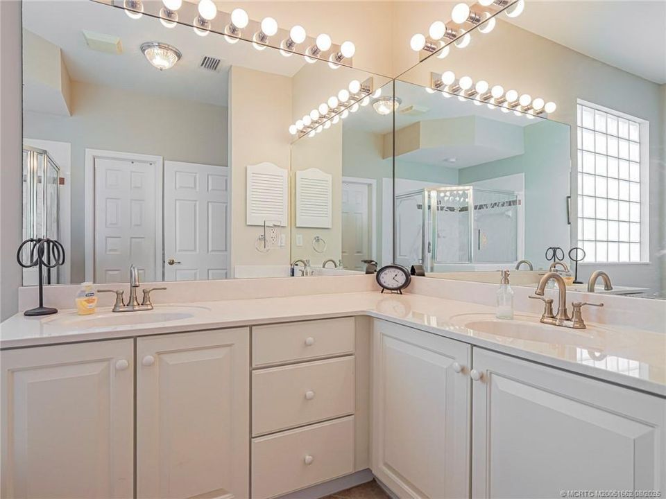 На продажу: $615,000 (3 спален, 2 ванн, 1863 Квадратных фут)