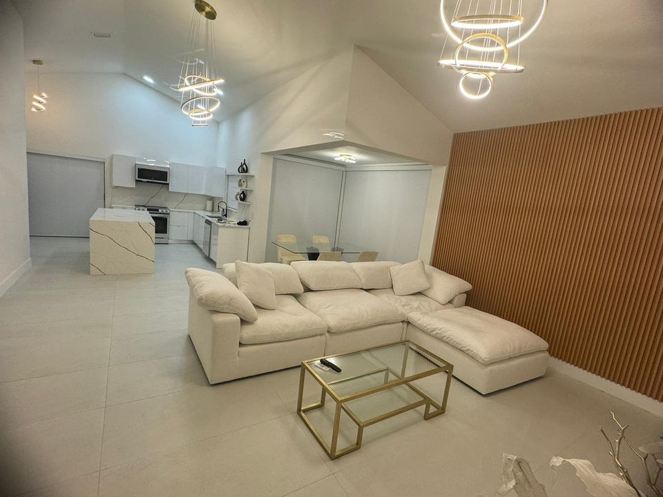 For Rent: $7,800 (3 beds, 2 baths, 1571 Square Feet)