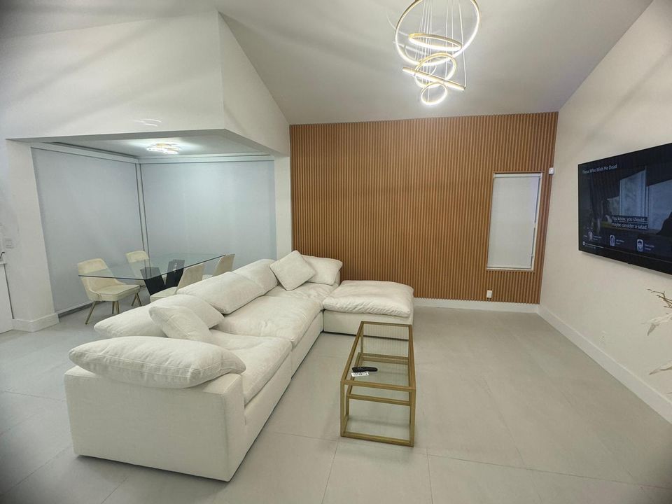 For Rent: $7,800 (3 beds, 2 baths, 1571 Square Feet)