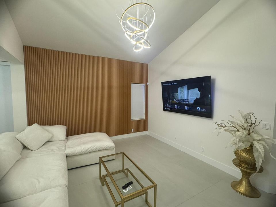 For Rent: $7,800 (3 beds, 2 baths, 1571 Square Feet)