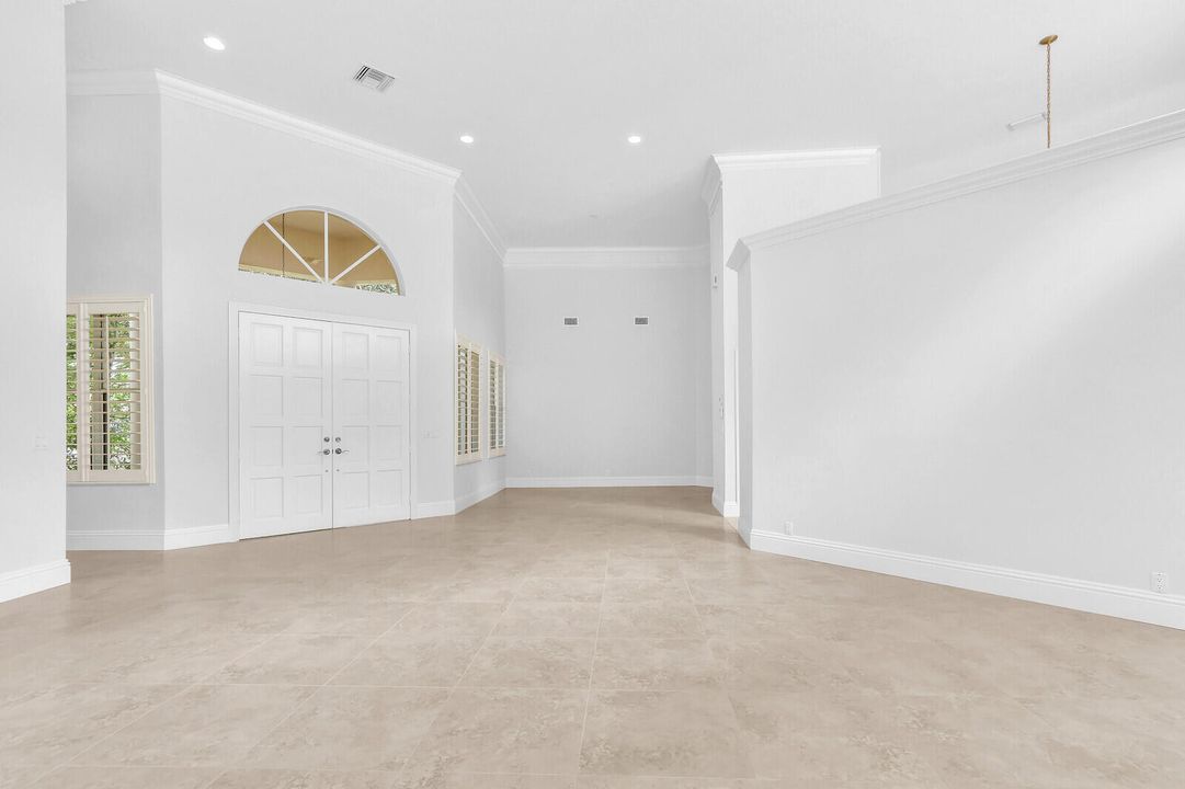 En Venta: $1,300,000 (4 camas, 3 baños, 3095 Pies cuadrados)