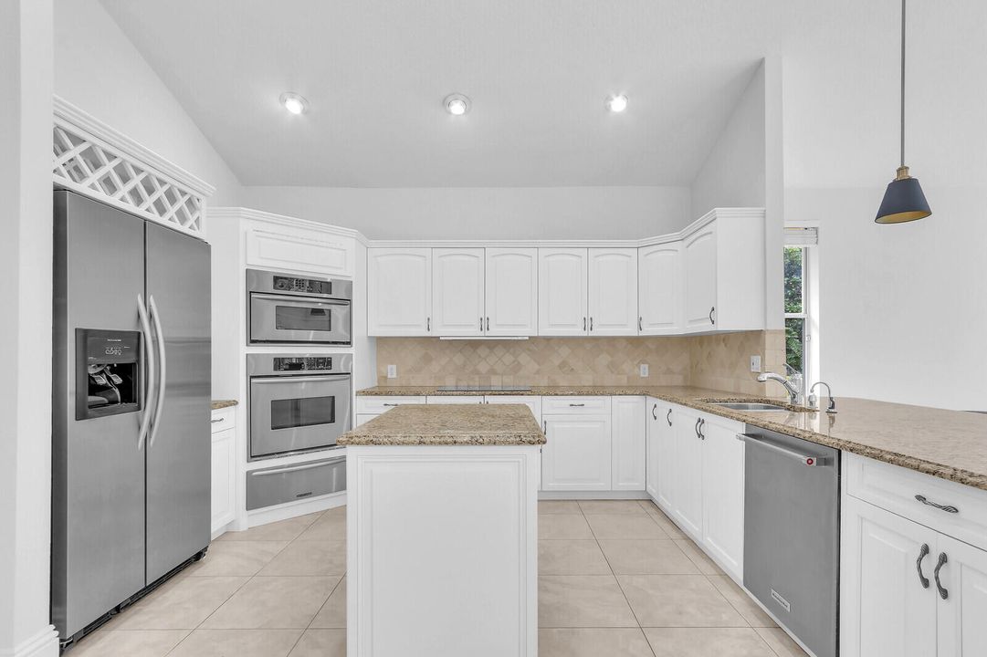 En Venta: $1,300,000 (4 camas, 3 baños, 3095 Pies cuadrados)