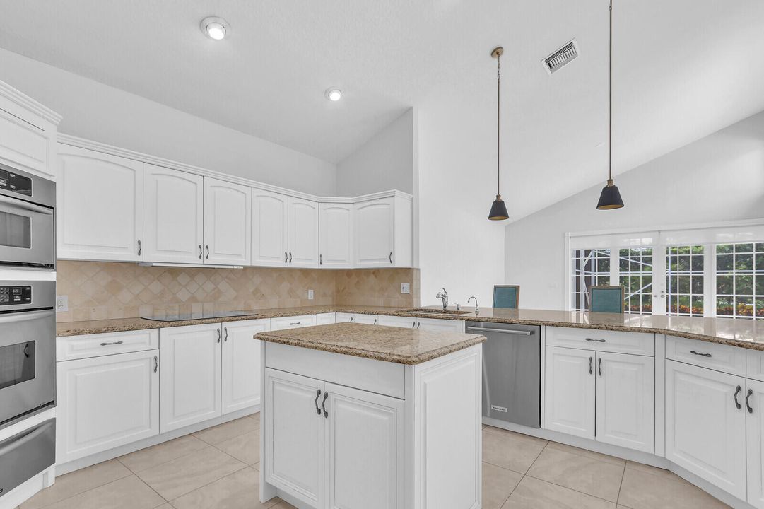 En Venta: $1,300,000 (4 camas, 3 baños, 3095 Pies cuadrados)