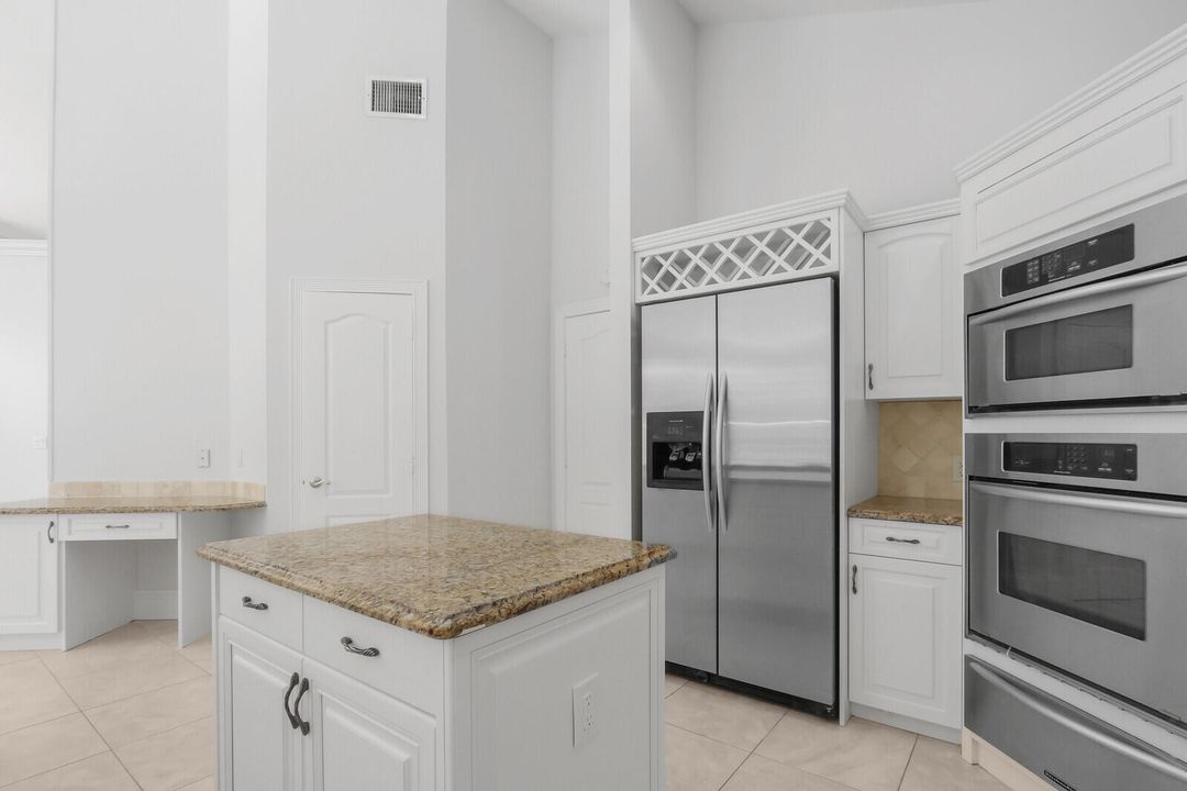 En Venta: $1,300,000 (4 camas, 3 baños, 3095 Pies cuadrados)