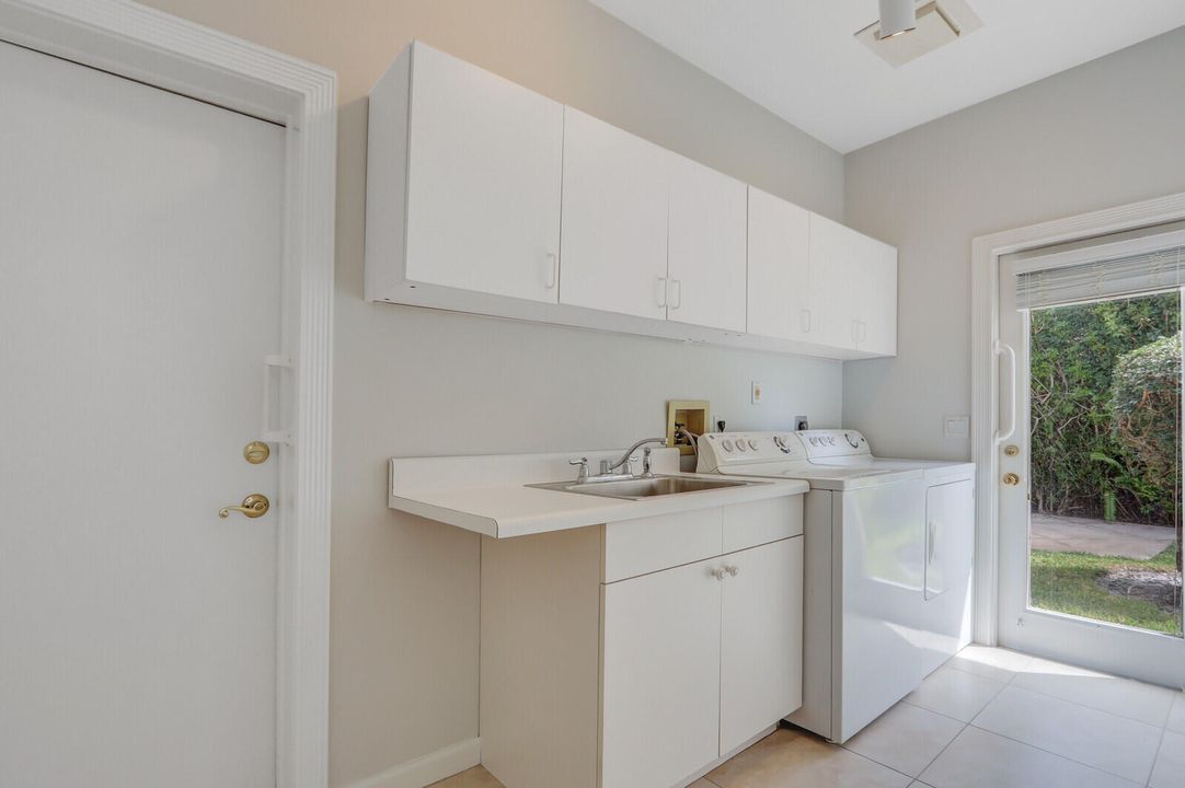 En Venta: $1,300,000 (4 camas, 3 baños, 3095 Pies cuadrados)