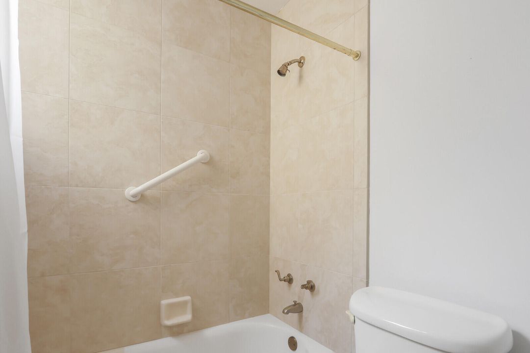 En Venta: $1,300,000 (4 camas, 3 baños, 3095 Pies cuadrados)