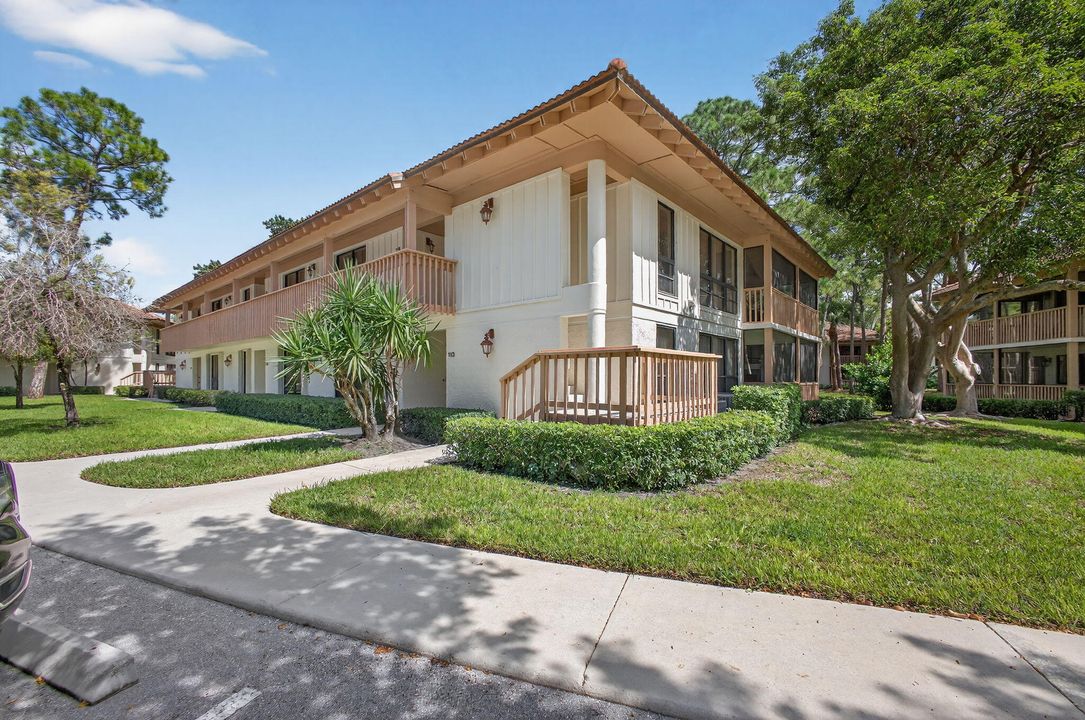 For Sale: $419,900 (2 beds, 2 baths, 1366 Square Feet)