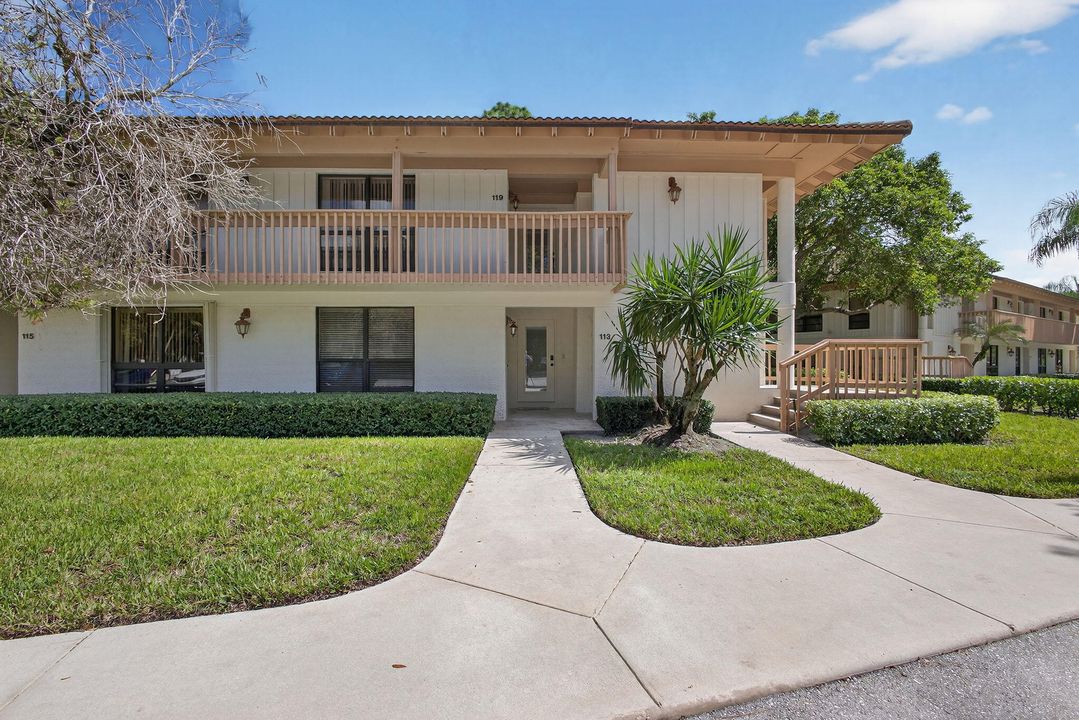 For Sale: $419,900 (2 beds, 2 baths, 1366 Square Feet)