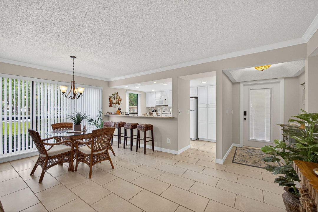 For Sale: $419,900 (2 beds, 2 baths, 1366 Square Feet)