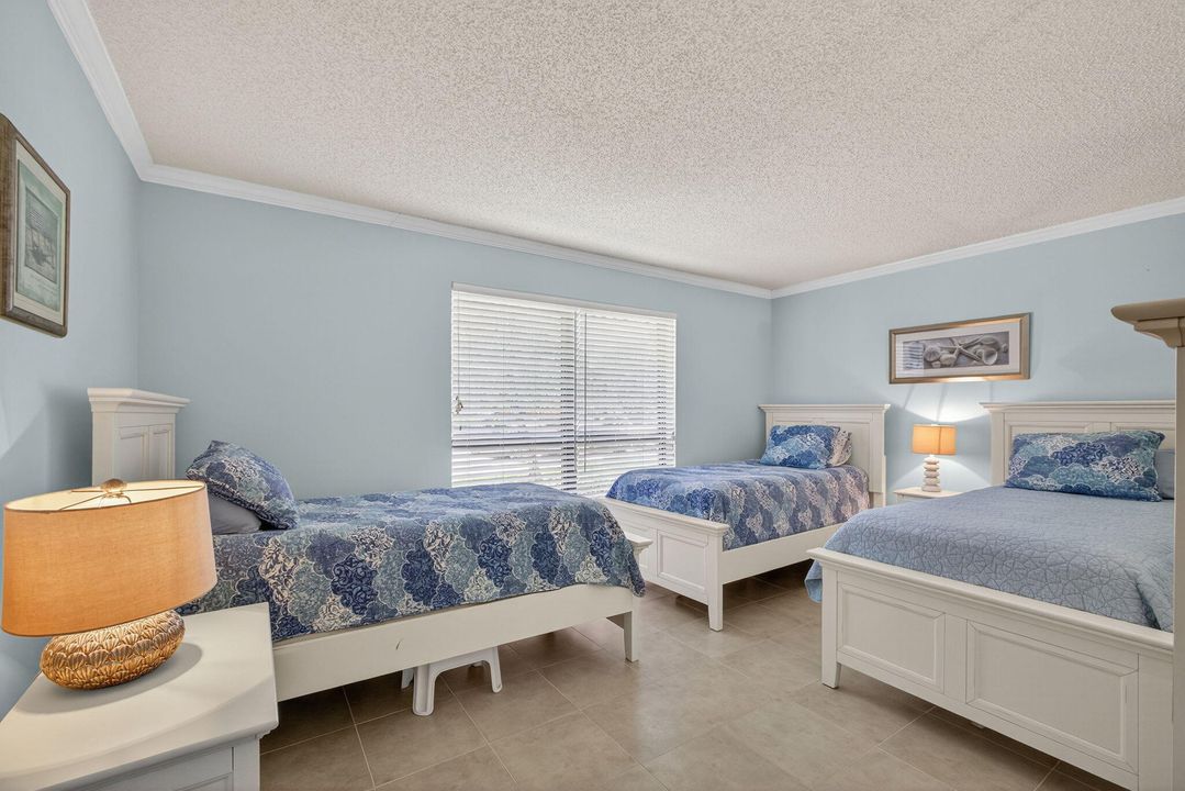 For Sale: $419,900 (2 beds, 2 baths, 1366 Square Feet)