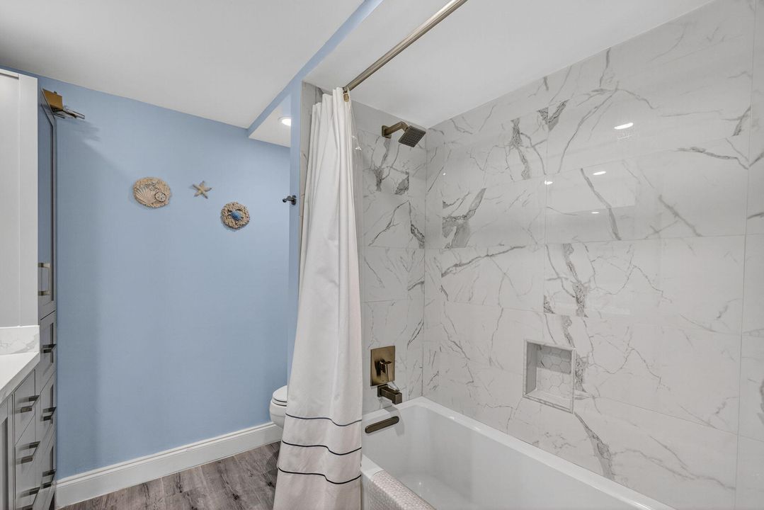 For Sale: $419,900 (2 beds, 2 baths, 1366 Square Feet)