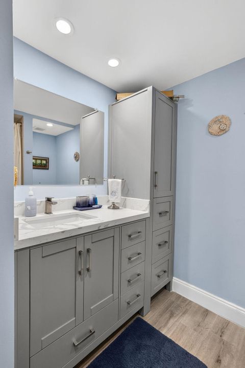 For Sale: $419,900 (2 beds, 2 baths, 1366 Square Feet)